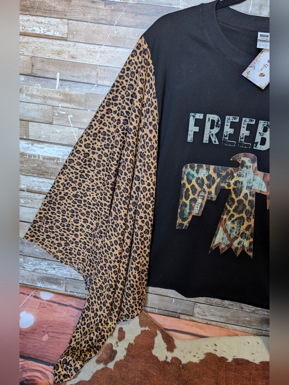 New Handcrafted Free Bird Graphic W Leopard Print Bat Winged Sleeves - Picture 2 of 11